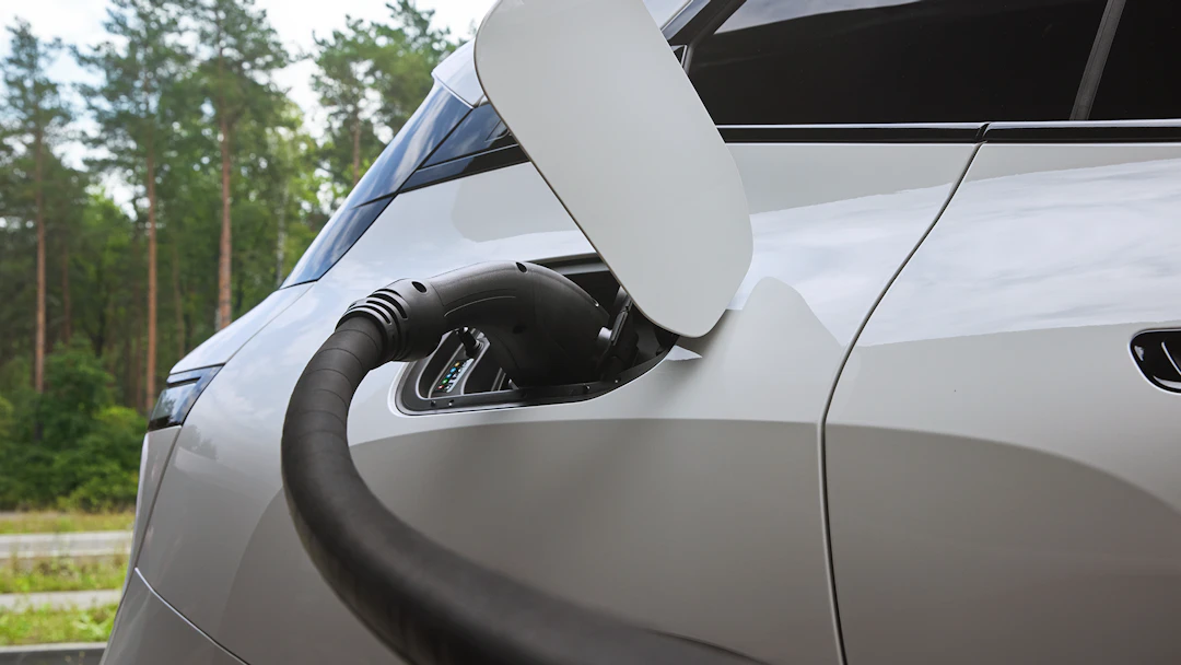 Slik lader du smartere på sommerferie med elektrisk BMW