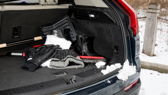 Dette bør du alltid ha i bilen om vinteren