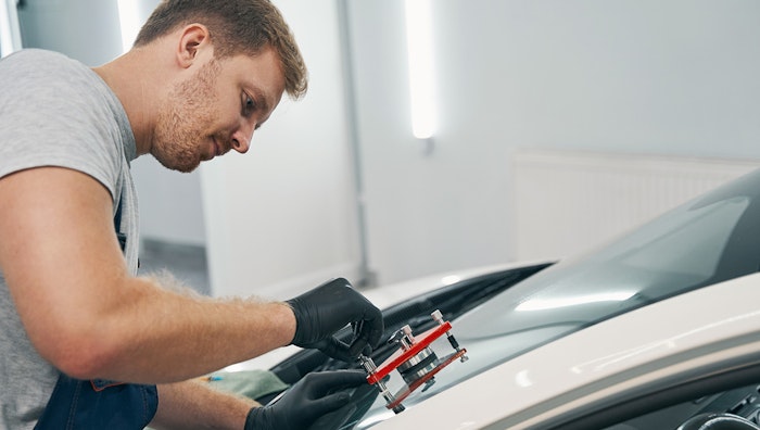 Steinsprut? Reparer den nå før vinteren gjør det dyrere