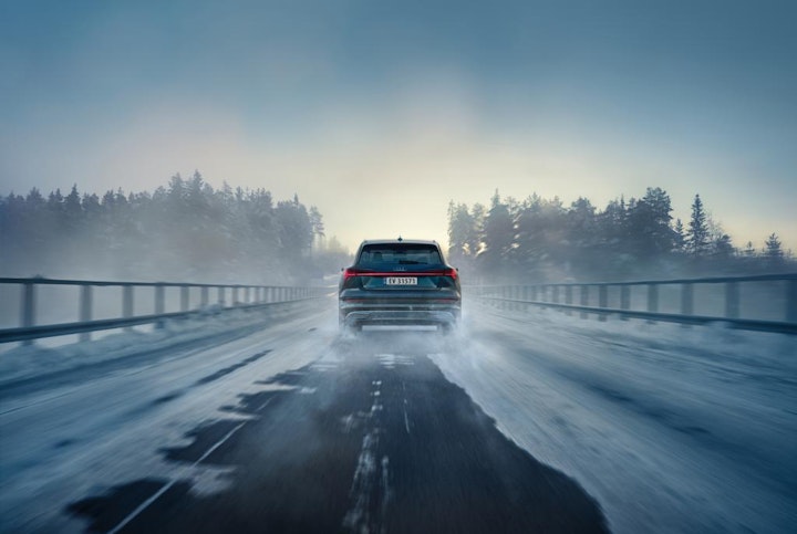 Foto: Kampanjebilde - E-TRON vinter bak NORSK.jpg