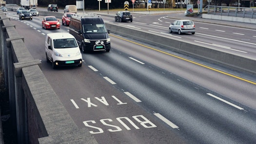 Køfri fremtid for næringstransporten: El-varebil sikres fast tilgang til kollektivfeltet